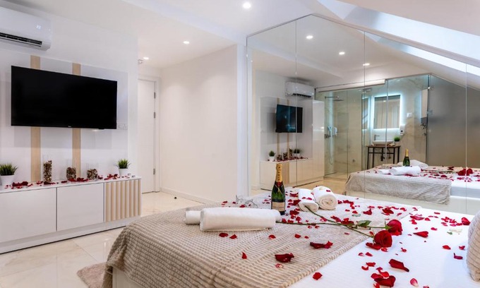 Dorcol Apartment | Discover Alex Central Apartments: Family-Friendly Retreat