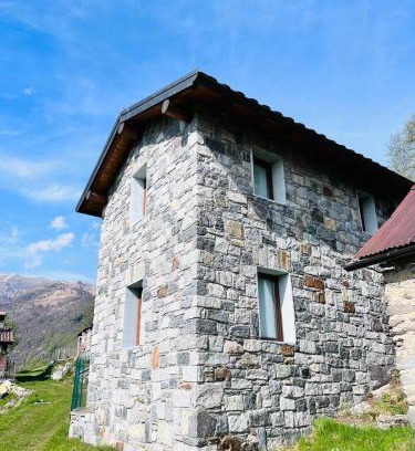 Cusino Ski Chalet | Discover Alex Chalet: Pet-Friendly Retreat with High Ratings