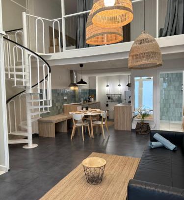 Aiora Apartment | Delightful Alex Duplex Apartment - Family-Friendly Retreat