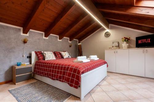 Somma Lombardo Apartment | Pet-Friendly Stay at Alex Haus with Family Amenities