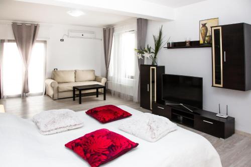 Bucharest Apartment | Pet-Friendly Alex Residence: Oceanfront Bliss Awaits You