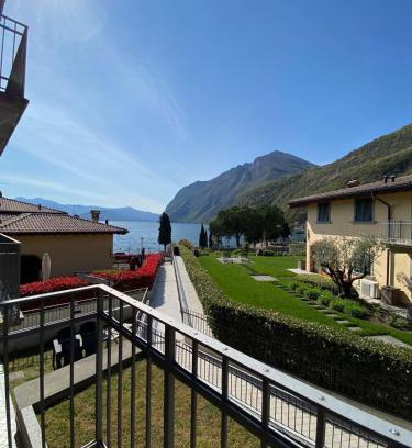 Riva di Solto Apartment | Inviting Alex's Lake House: Oceanfront Retreat with Hot Tub