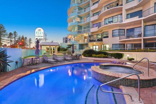 Alexandra Headland Resort | Relax at Alex Seaside Resort: 5-Star Oceanfront Escape