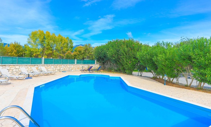 Dassia Apartment | Alex Villa Ena: Large villa, sleeps 8 jacuzzi, sauna, huge pool