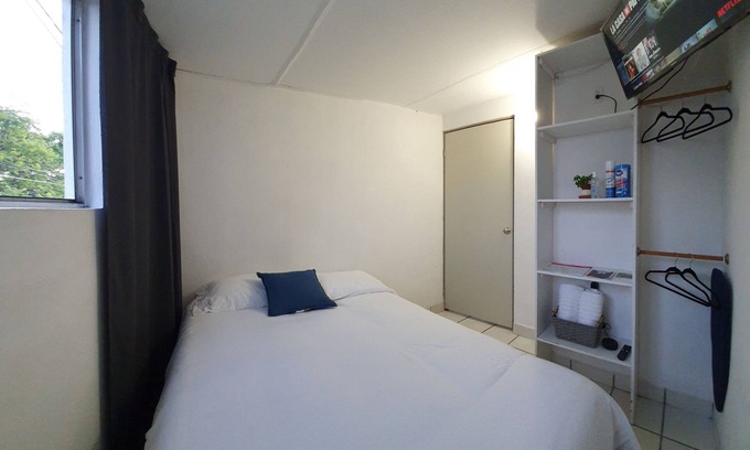 La Cruz Apartment | Cozy Alexa Room with Kitchen and Spa Amenities