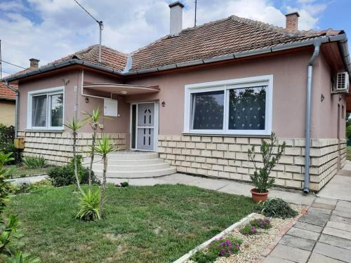 Gyula House | Top-Rated Alexander Apartman with Hot Tub & Pet-Friendly