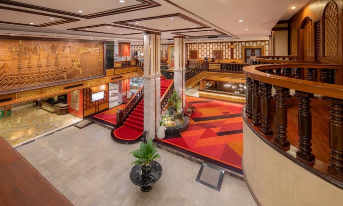 Ramkhamhaeng Hotel | Elegant Alexander Hotel: Rated 8/10 with Pool & Breakfast