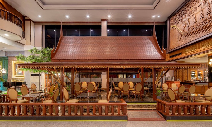 Ramkhamhaeng Hotel | Discover Alexander Hotel: 4-Star Stay with Relaxing Spa