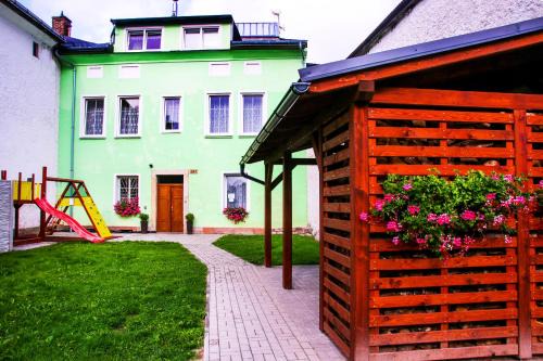 Svoboda nad Upou House | Alexandra Hotel: Family-Friendly Retreat with Pool & Hot Tub
