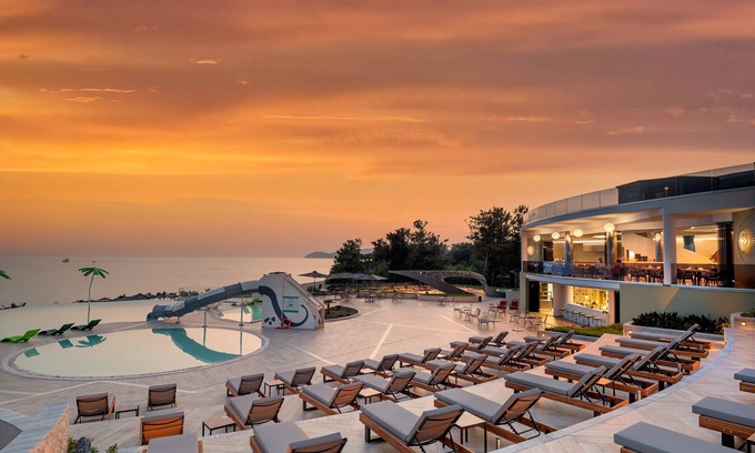 Potos Resort | Unforgettable Alexandra Elegance: Spa & Ocean Views Await