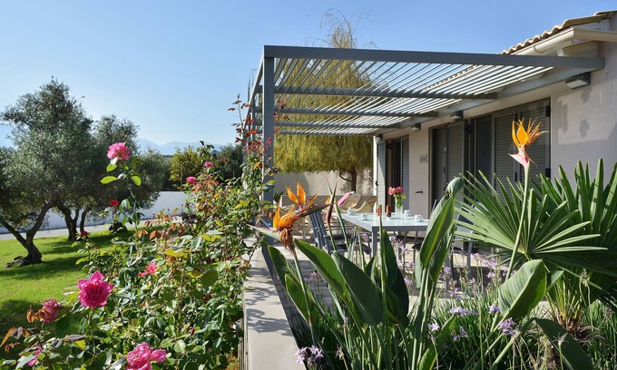 Kato Stalos Apartment | Alexandra's Garden House: Ocean View & Family-Friendly Escape