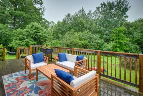 Alexandria House | Relaxing Alexandria Cabin with Patio, Grill & Family-Friendly Spa