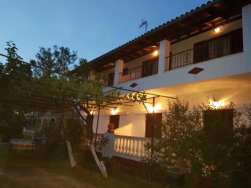 Messonghi Apartment | Pet-Friendly Alexandros Studios with Ocean Views