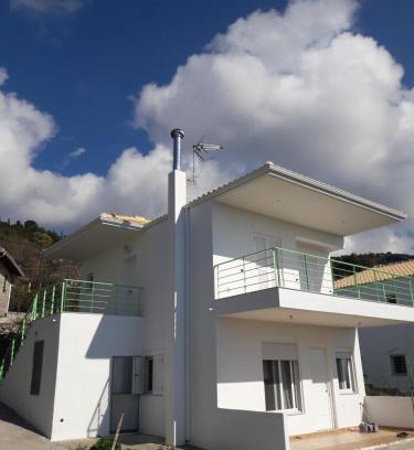 Chortata House | Discover Alexia's House: Child-Friendly & Highly Rated Stay