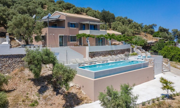 Bapiolos House | Alexinia's house for 8,Quiet,pool,Incredible view