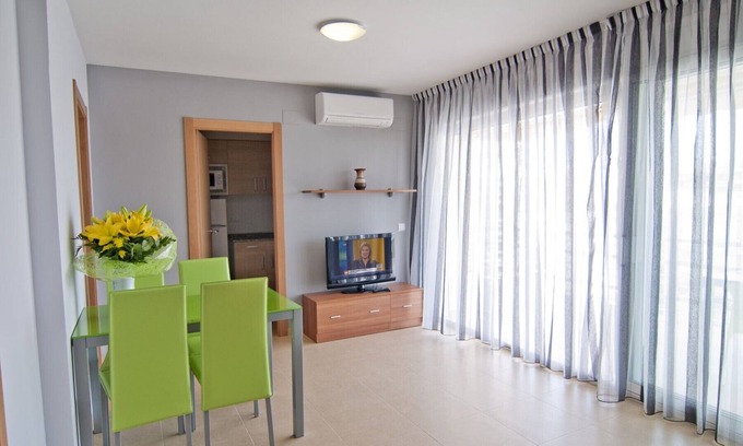 Salou City Centre Apartment | Experience Alexis plus Zeus in Salou: Top-Rated Ocean View