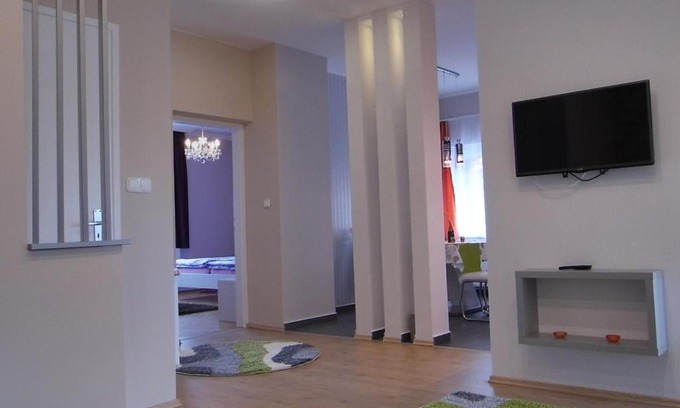 Sarvar Apartment | Alfa Apartman: Highly Rated Family-Friendly Retreat