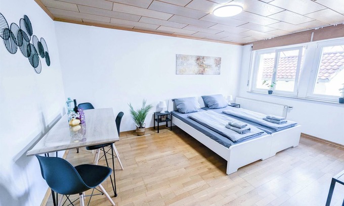 Stuttgart Apartment | ALFA Stuttgart 3BR 6people Bosch/Porsche INET WIFI
