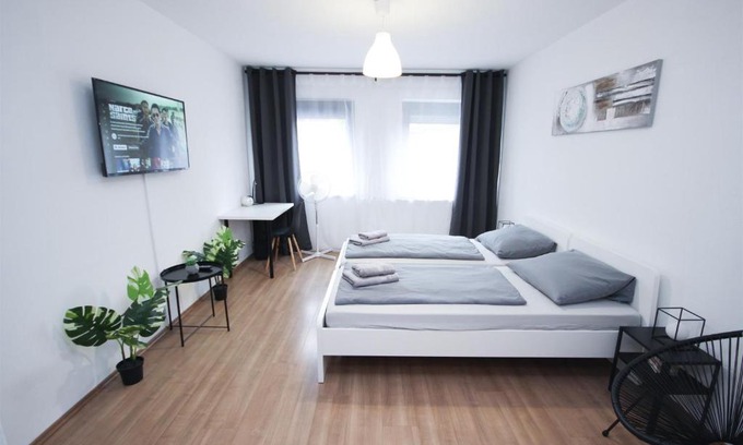 Neue Vorstadt Apartment | Discover ALFA Stuttgart City: Perfect Location with Netflix
