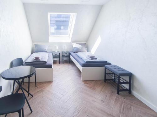 Stuttgart House | ALFA Stuttgart Doppelzimmer Teeküche Porsche Bosch l Gemeinschaftsbad WIFI SmartTV l Double room with kitchenette and shared bathroom BS21A8