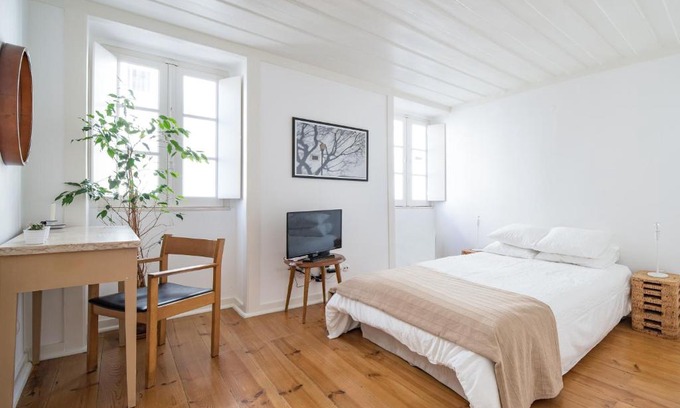 Santo Estevao Apartment | Family-Friendly Alfama Casa Amarela with 9/10 Guest Rating