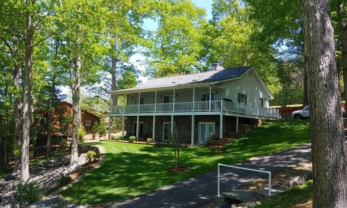 Moneta House | Unwind at Alfords Getaway: Master Suites & Lake Views