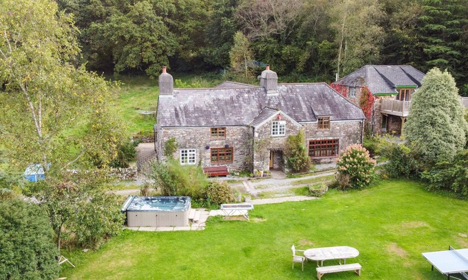 Kingsbridge Other | Inviting Family Retreat with Sauna, Hot Tubs & Ocean Views