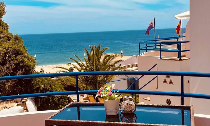 Salema Apartment | Algar de Benagil Apt - A MARÉ with Oceanfront Pool Access