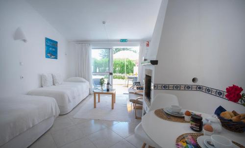 Praia da Luz Apartment | Charming Studio Retreat at Quinta Paraiso da Mia - Pool Access