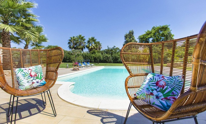 Alghero Villa | Spacious Alghero Villa with Pool & Tennis Court for Families