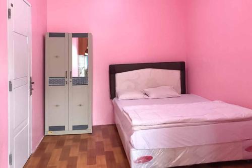 Bogor Barat Hotel | Comfortable Algira Guest House Syariah in Bogor