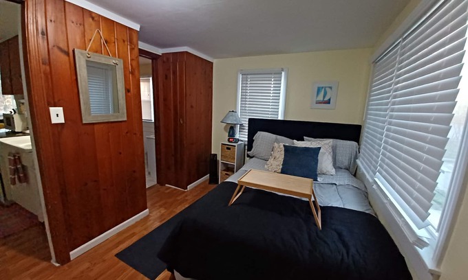 Hastings Apartment | Algonquin Lakeside Suite D: Private Dock & Ocean Views