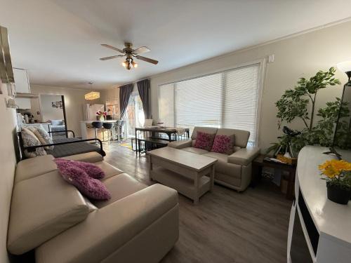 Highlands East Apartment | Welcoming Janis Cottage: Oceanfront Stay for 6-8 Guests