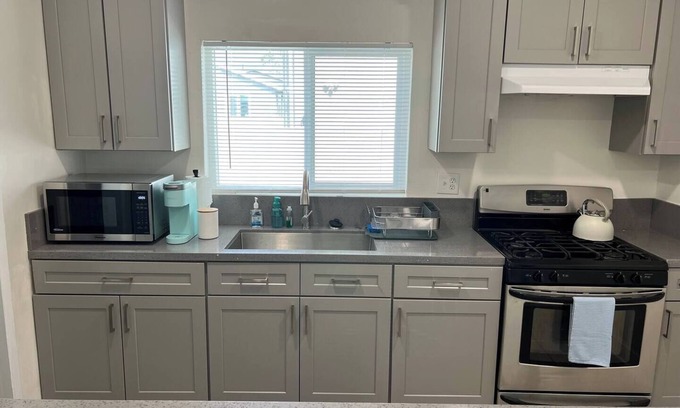 Alhambra House | Cozy Alhambra Private Cottage - Pet & Child Friendly Retreat