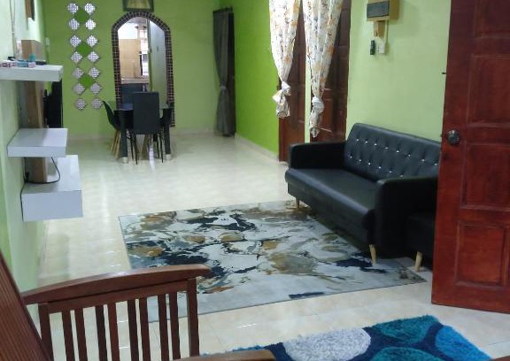 Kampung Sungai Terjun House | Family-Friendly Ali Homestay in Bukit Kuang - Rated 9.3