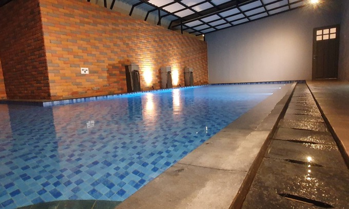 Gambir Hotel | Budget-Friendly Alia Boutique Pasar Baru with Family Amenities