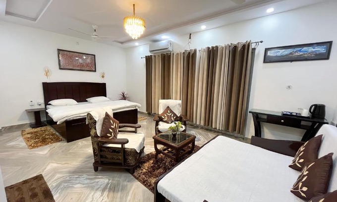 Taj Ganj Bed & Breakfast | Top-Rated Alibaba’s Indiana Homestay with Breakfast Included