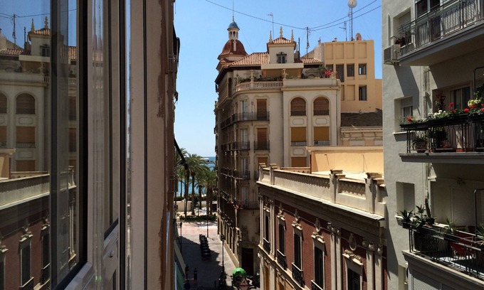 Alicante City Centre Apartment | Beachside Apartment in Alicante - Rated 10/10 with Spa