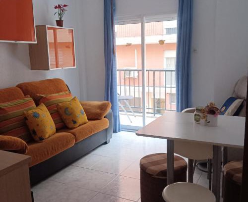 Alicante House | Budget-Friendly Oasis Room in Alicante - Family & Pet Friendly