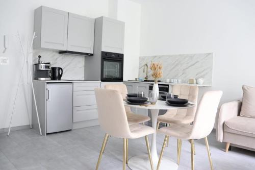 Gliwice Apartment | Guest Rated 9.5: Family-Friendly Alice Apartment Awaits