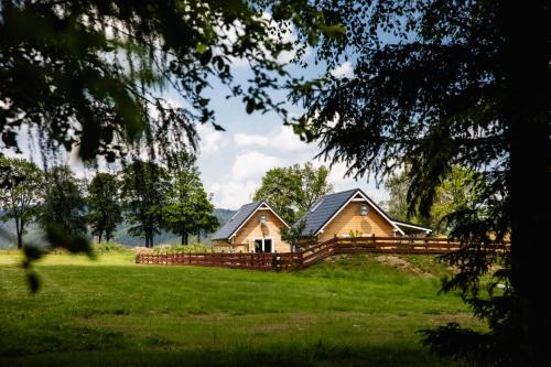 Marciszow House | Top-Rated Alicjówka - Cozy Cabin with Hot Tub & Kitchen