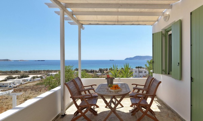 Kimolos Apartment | Oceanfront Alikaki Kimolos: Guest Rated 9/10, Pet Friendly