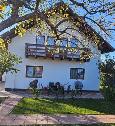 Moieciu House | Budget-Friendly Alio Guest House: Ideal for Families