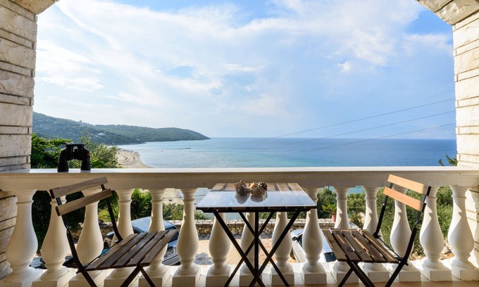 Apraos Apartment | Oceanfront Alisachni 2: Family-Friendly with Breakfast
