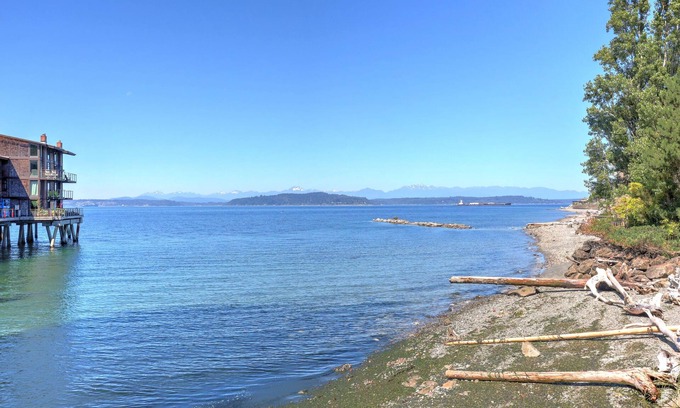 Alki House | Oceanfront Alki Triplets: Family-Friendly with Pet Amenities