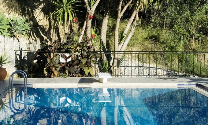 Exopoli Apartment | Pet-Friendly Alkion: Ocean View & Private Beach Escape