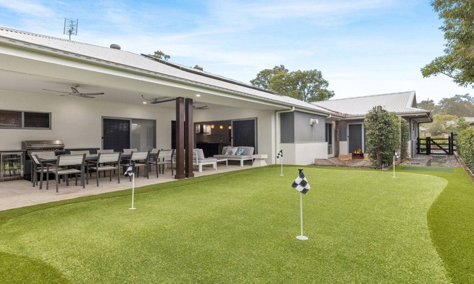 Pokolbin House | Indulge in Alkira - Vintage Holiday Houses for Families