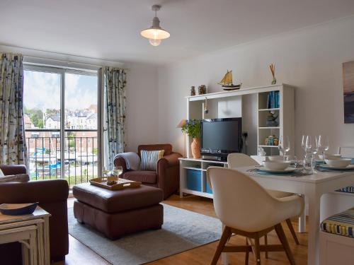 Whitby House | All Aboard: Family-Friendly Retreat with Great Reviews