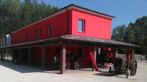 Castione Marchesi House | Highly Rated All'Antica Ruggine with Family-Friendly Amenities