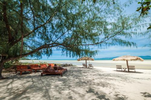 Ko Pha-ngan Resort | Relax at All At Sea Beach Resort with Oceanfront Views